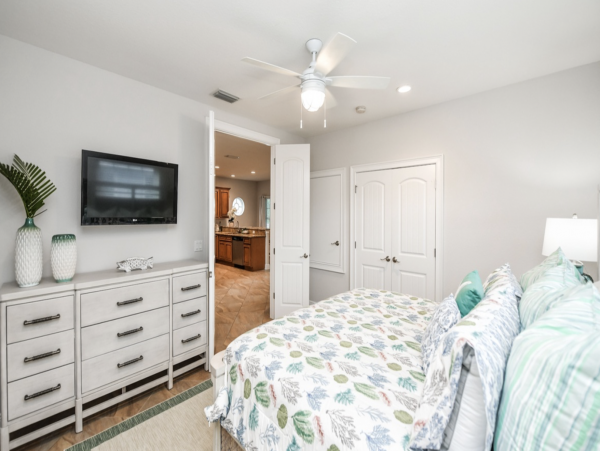 6 Bedroom No Roads to Cross to Beach Anna Maria Rental